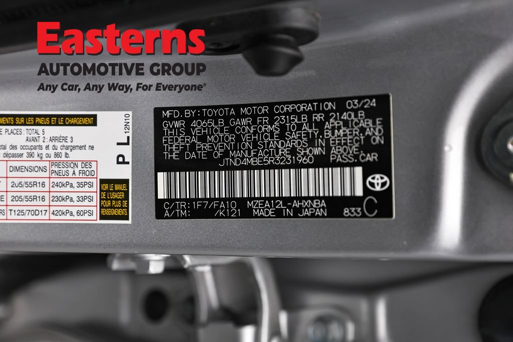Used 2024 Toyota Corolla SE w/ SE Package FWD image 33