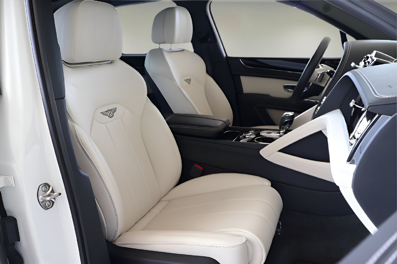 Used 2024 Bentley Bentayga AWD/4WD image 21
