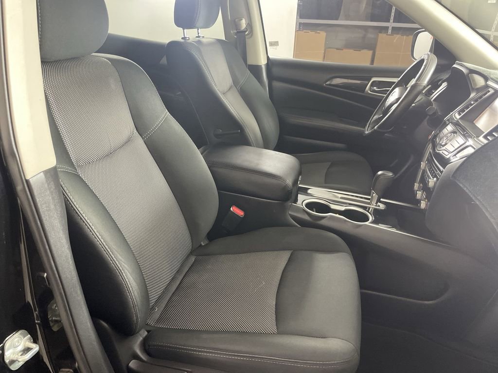 Used 2020 Nissan Pathfinder SV image 27