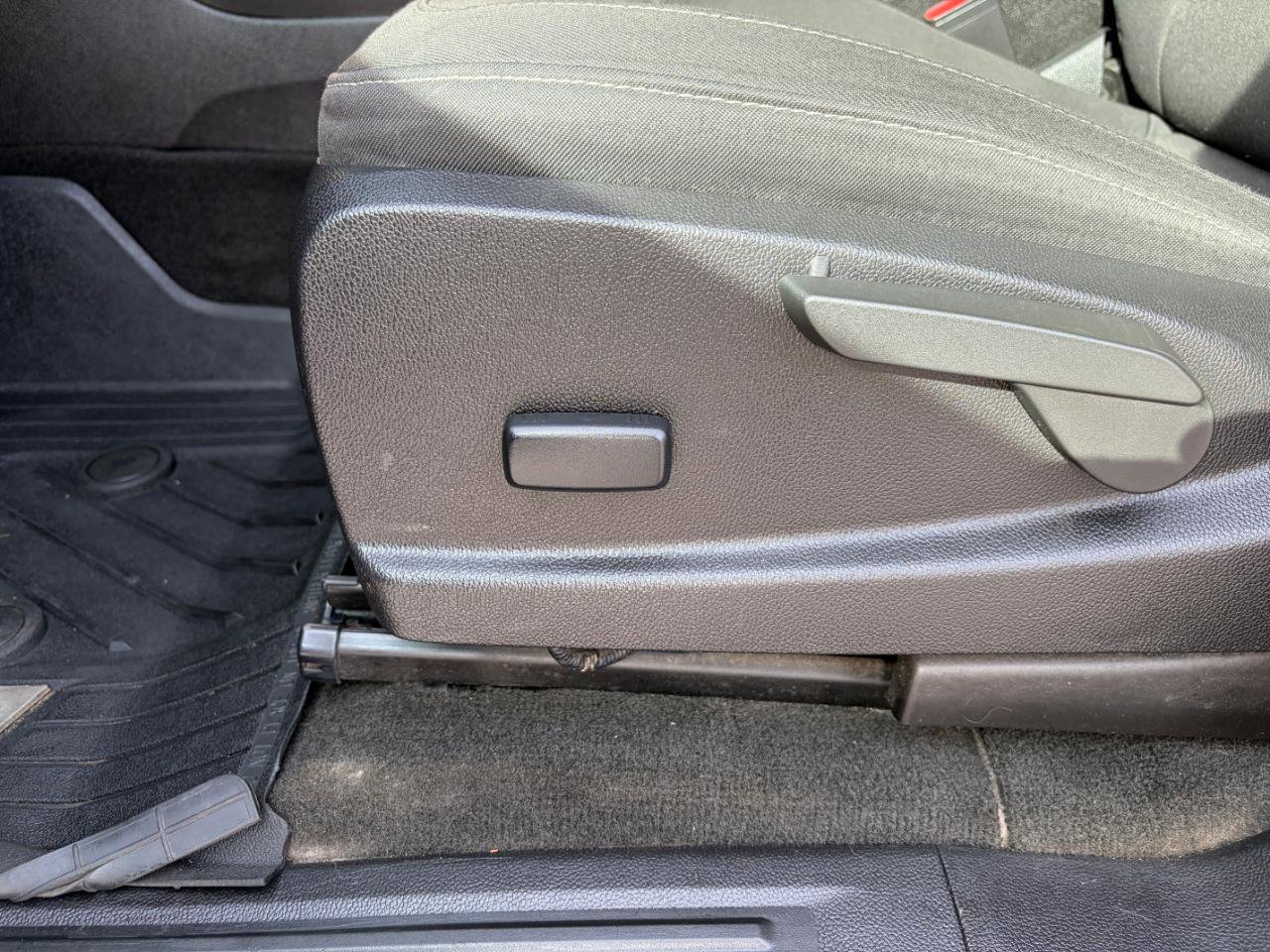 Used 2018 GMC Canyon SLE w/ SLE Convenience Package image 12