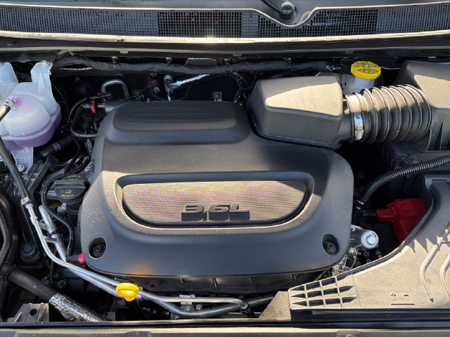 Used 2027 Chrysler Pacifica Select FWD image 15