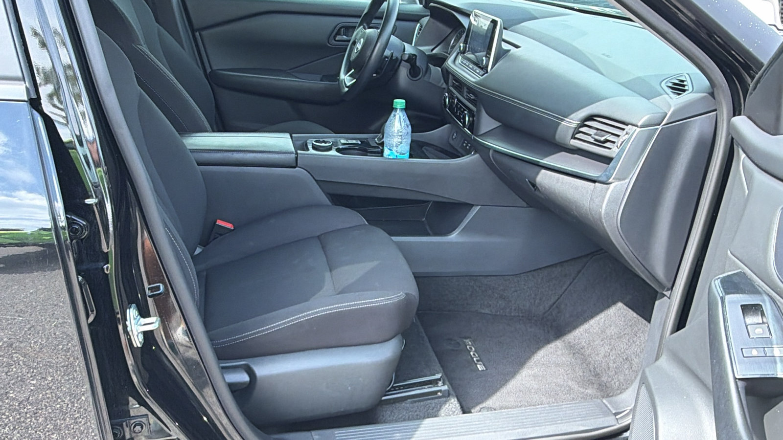 Used 2024 Nissan Rogue S AWD/4WD image 20