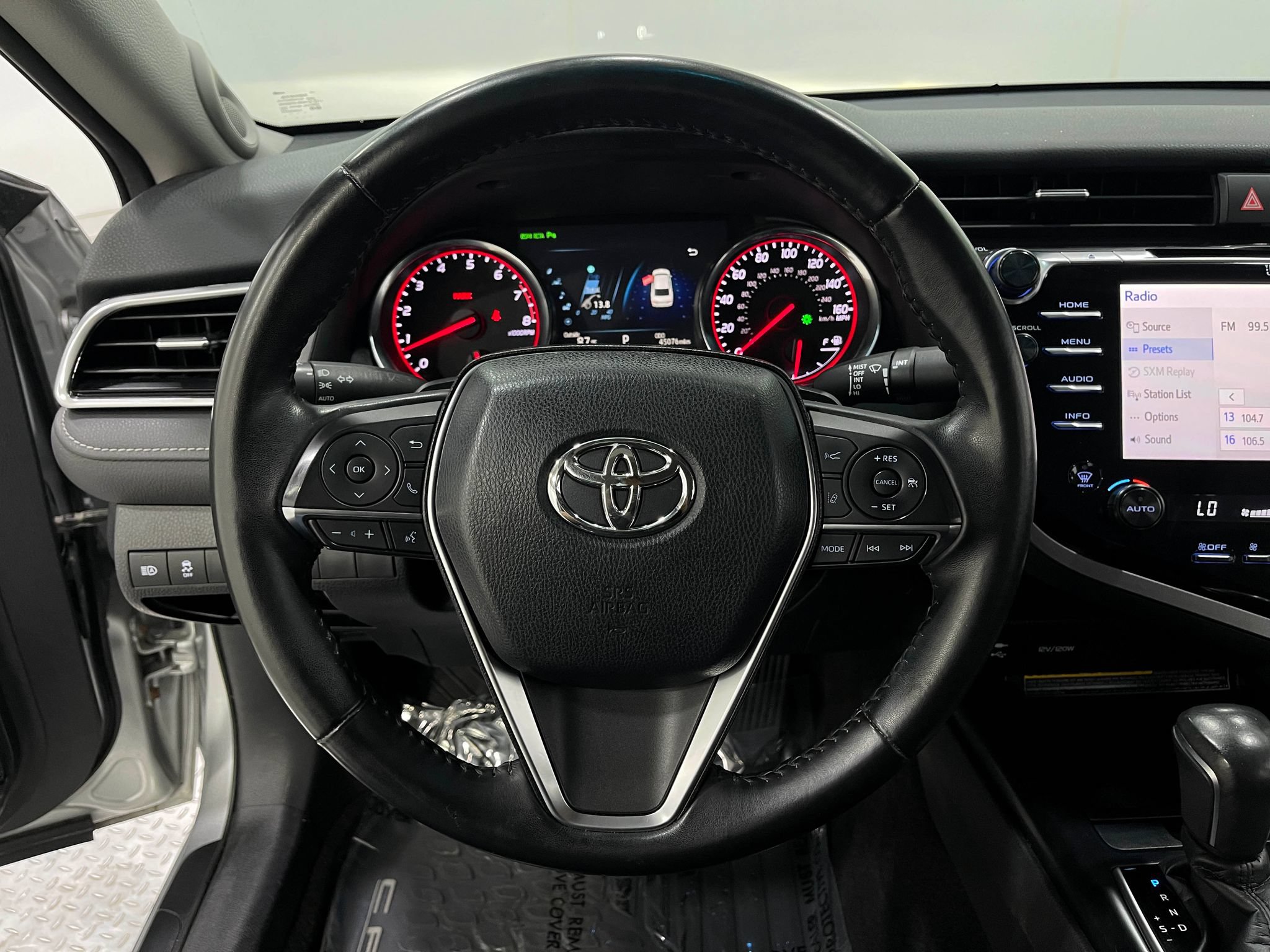 Used 2018 Toyota Camry XSE FWD image 21