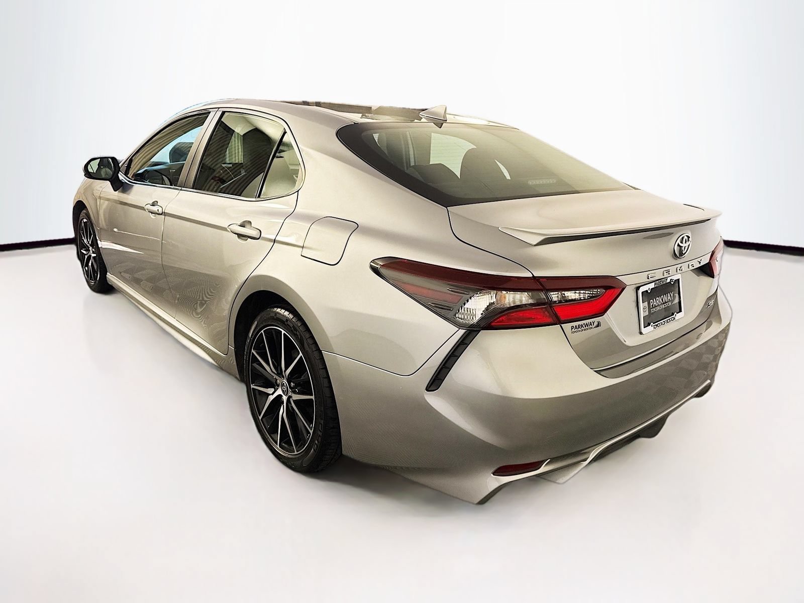 Certified 2022 Toyota Camry SE FWD image 5