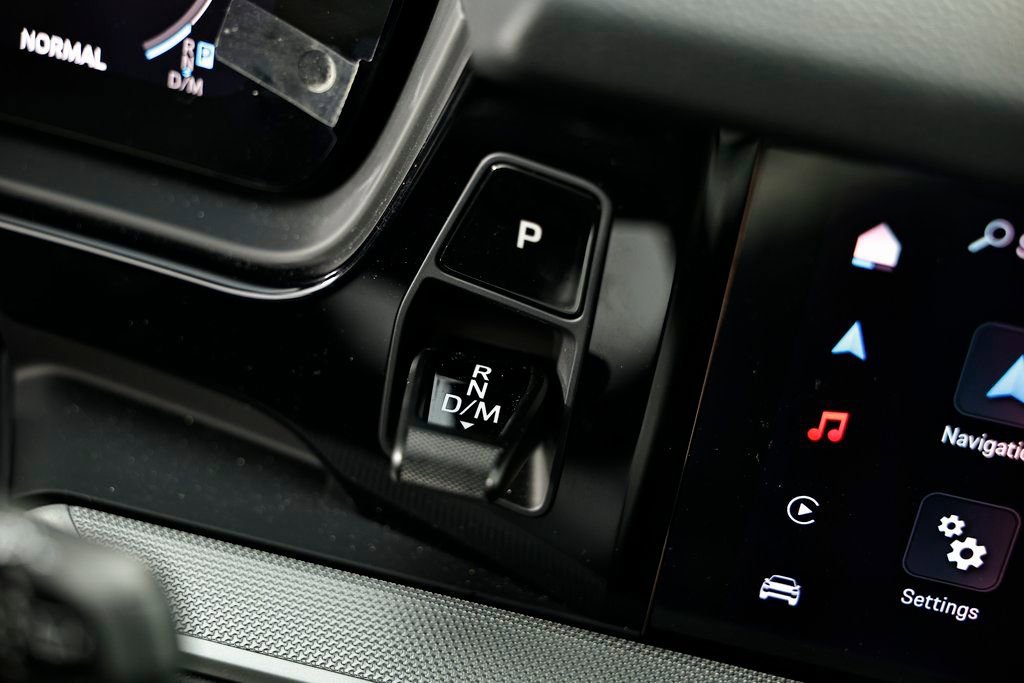 Certified 2025 Porsche Cayenne AWD/4WD image 38