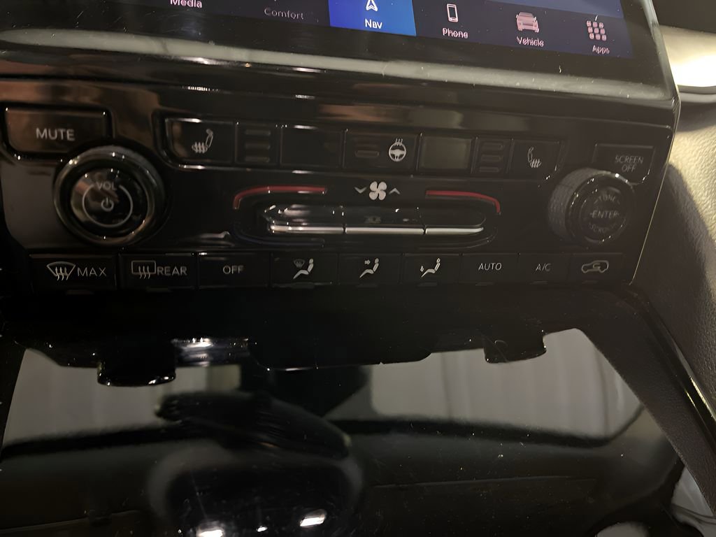 Used 2023 Jeep Grand Cherokee Limited image 18