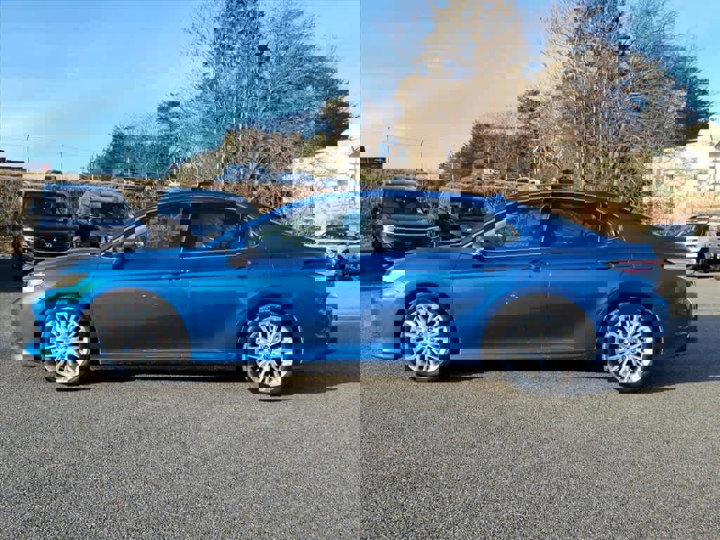 Used 2020 Toyota Camry XLE video 2