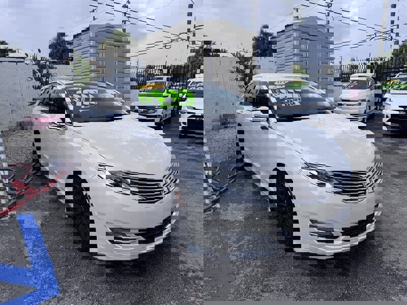 Used 2013 Lincoln MKZ image 2