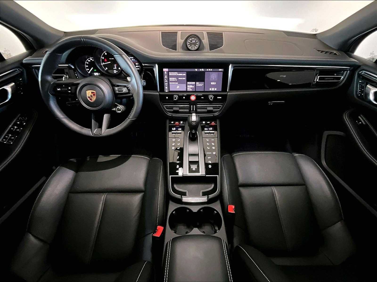 Used 2026 Porsche Macan AWD/4WD image 17