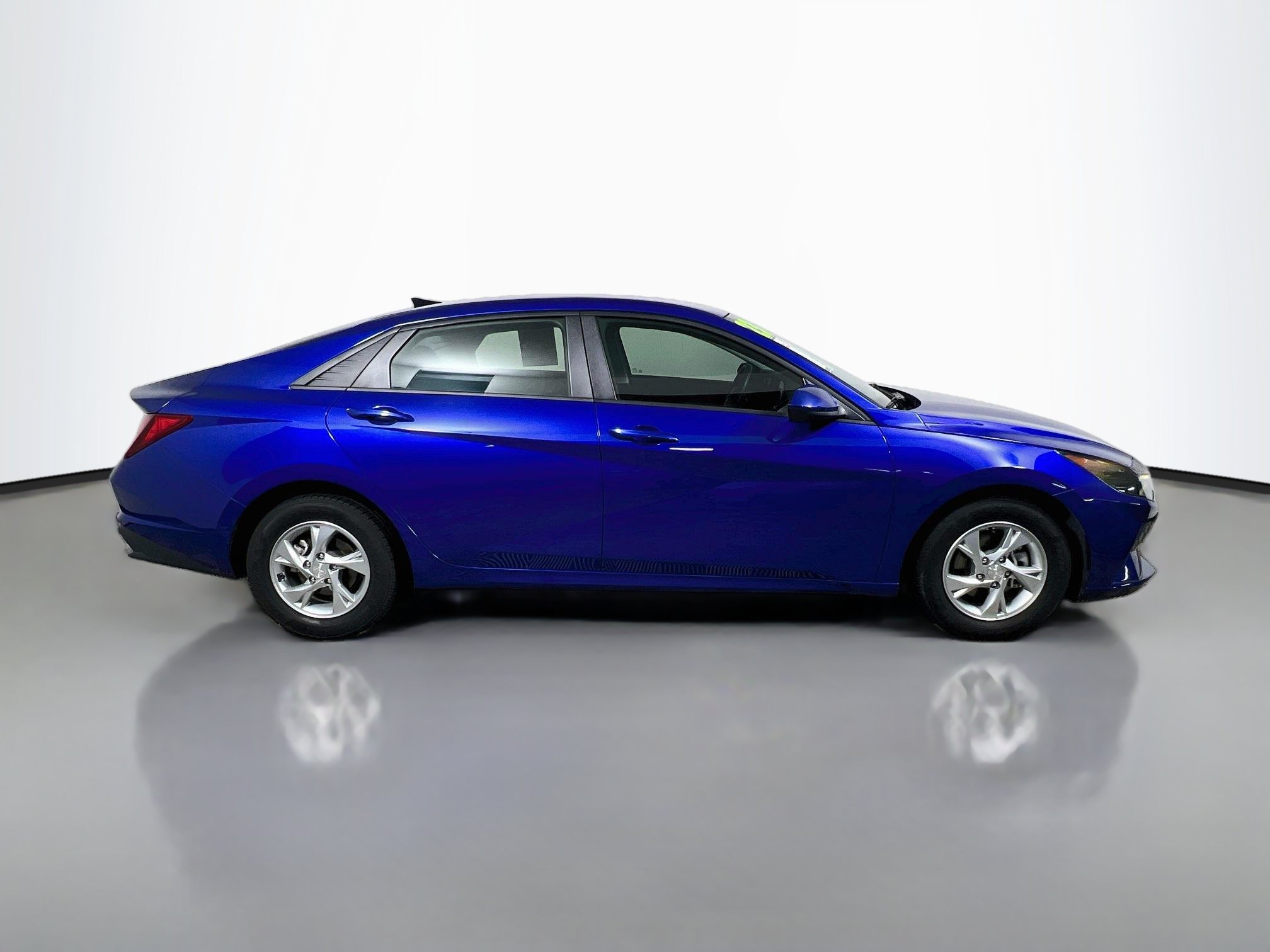 Used 2023 Hyundai Elantra SE FWD image 3