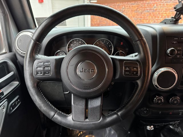 Used 2017 Jeep Wrangler Unlimited Sahara w/ Connectivity Group image 14