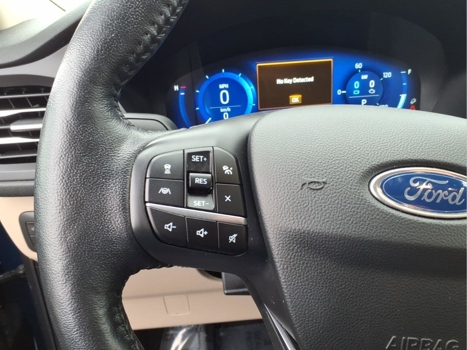 Used 2020 Ford Escape Titanium image 14