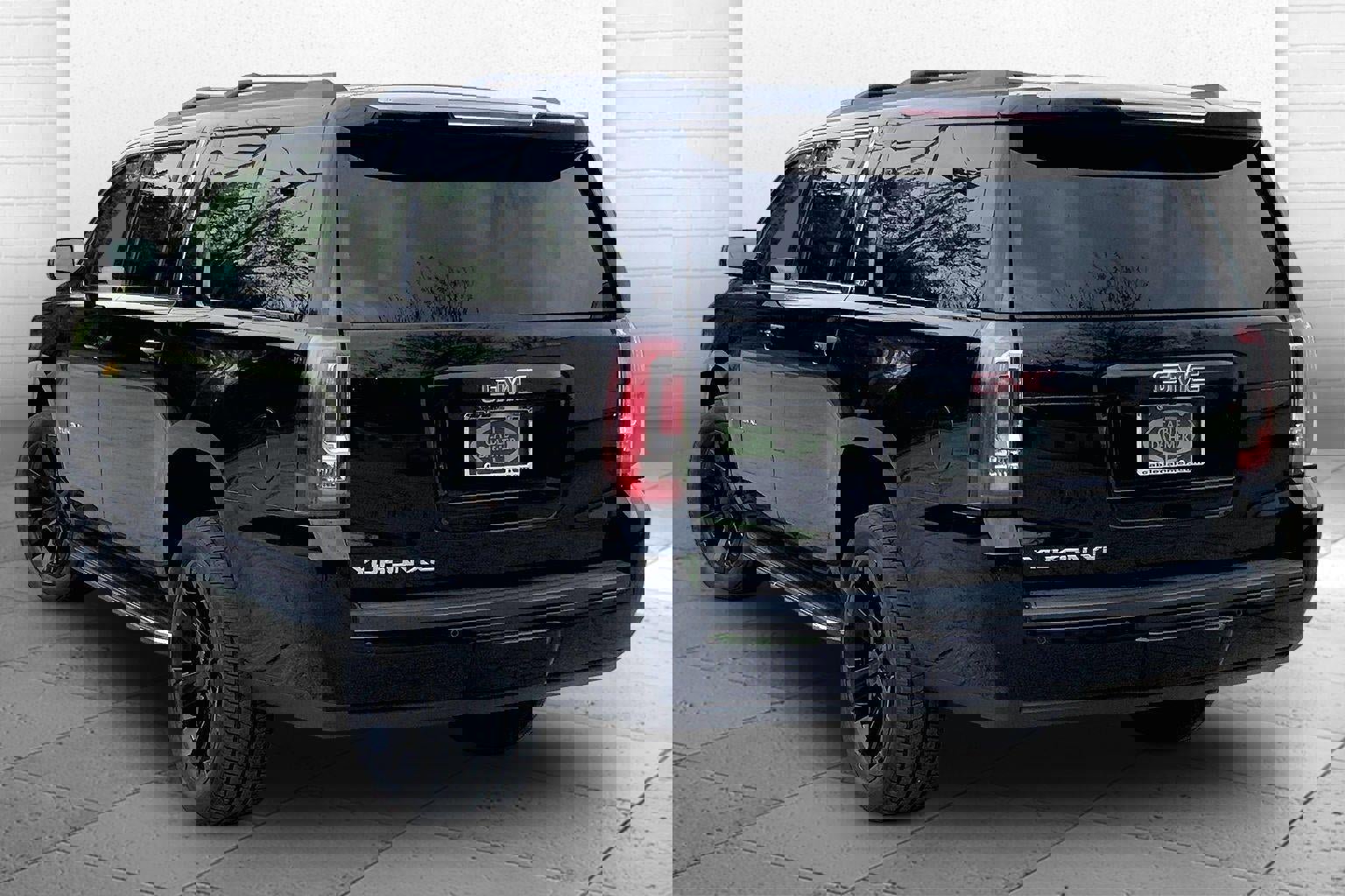 Used 2018 GMC Yukon XL SLT w/ Open Road Package AWD/4WD image 11