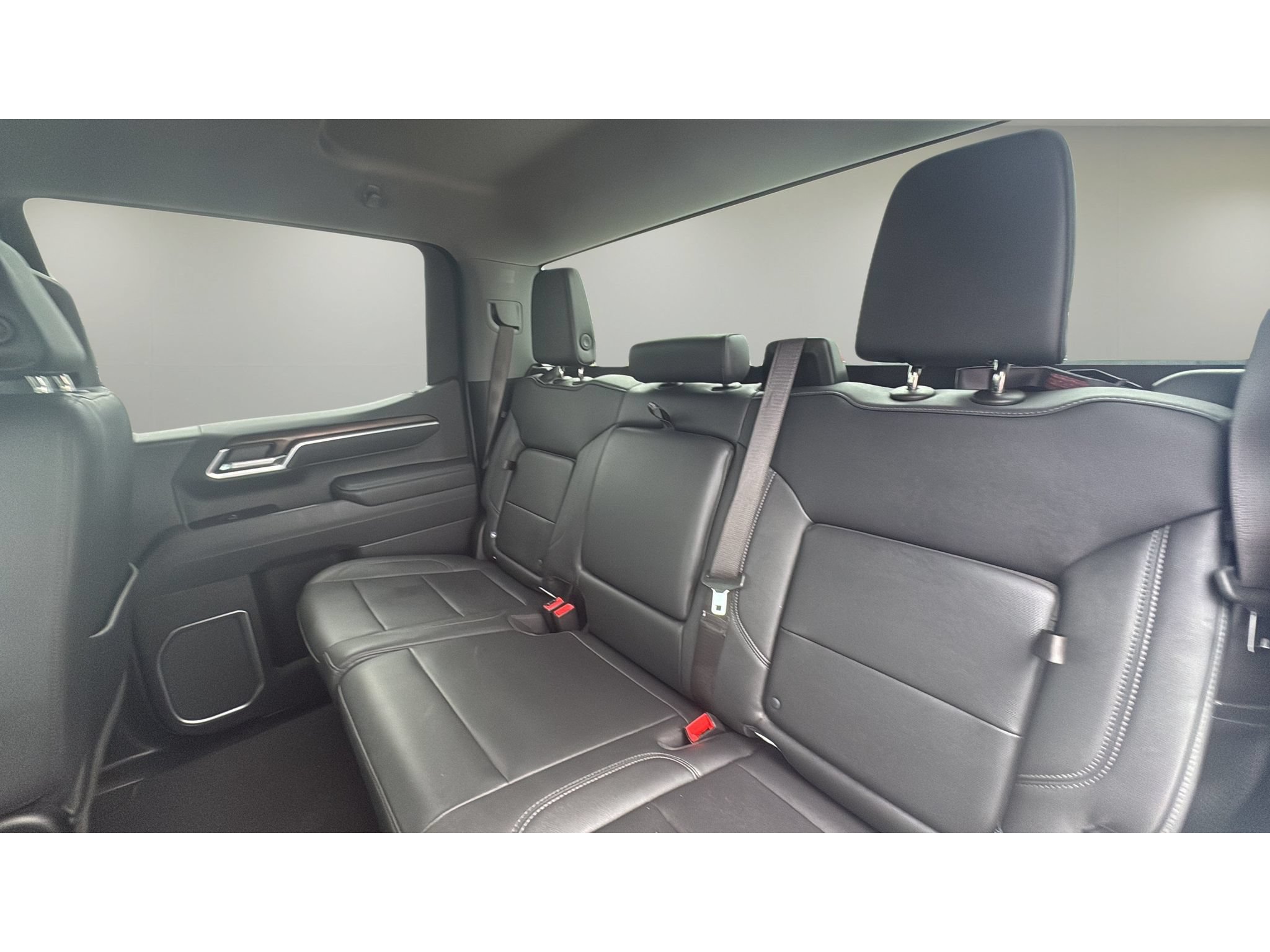 Used 2025 GMC Sierra 1500 SLT AWD/4WD image 14