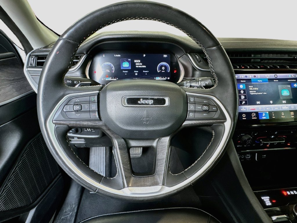 Used 2023 Jeep Grand Cherokee L Limited AWD/4WD image 13
