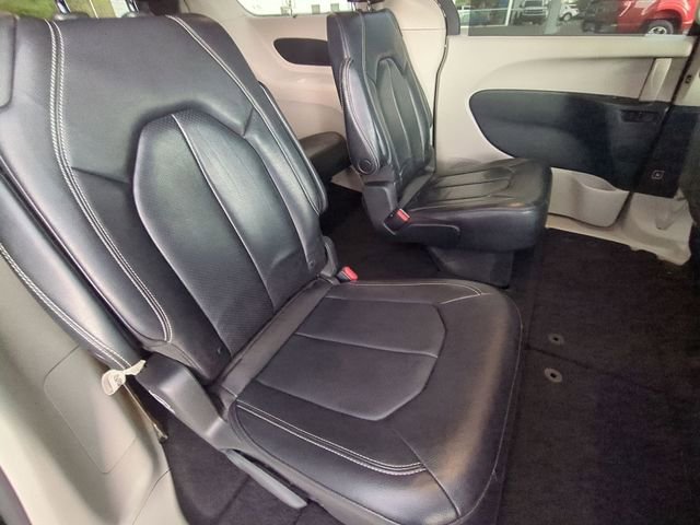 Used 2022 Chrysler Pacifica Touring-L image 33