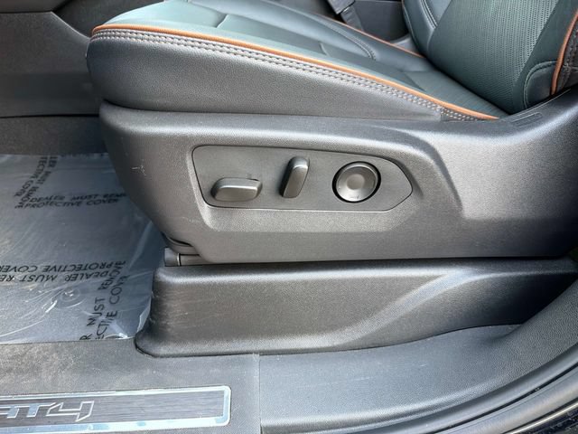 Used 2025 GMC Yukon AT4 w/ AT4 Premium Plus Package AWD/4WD image 19