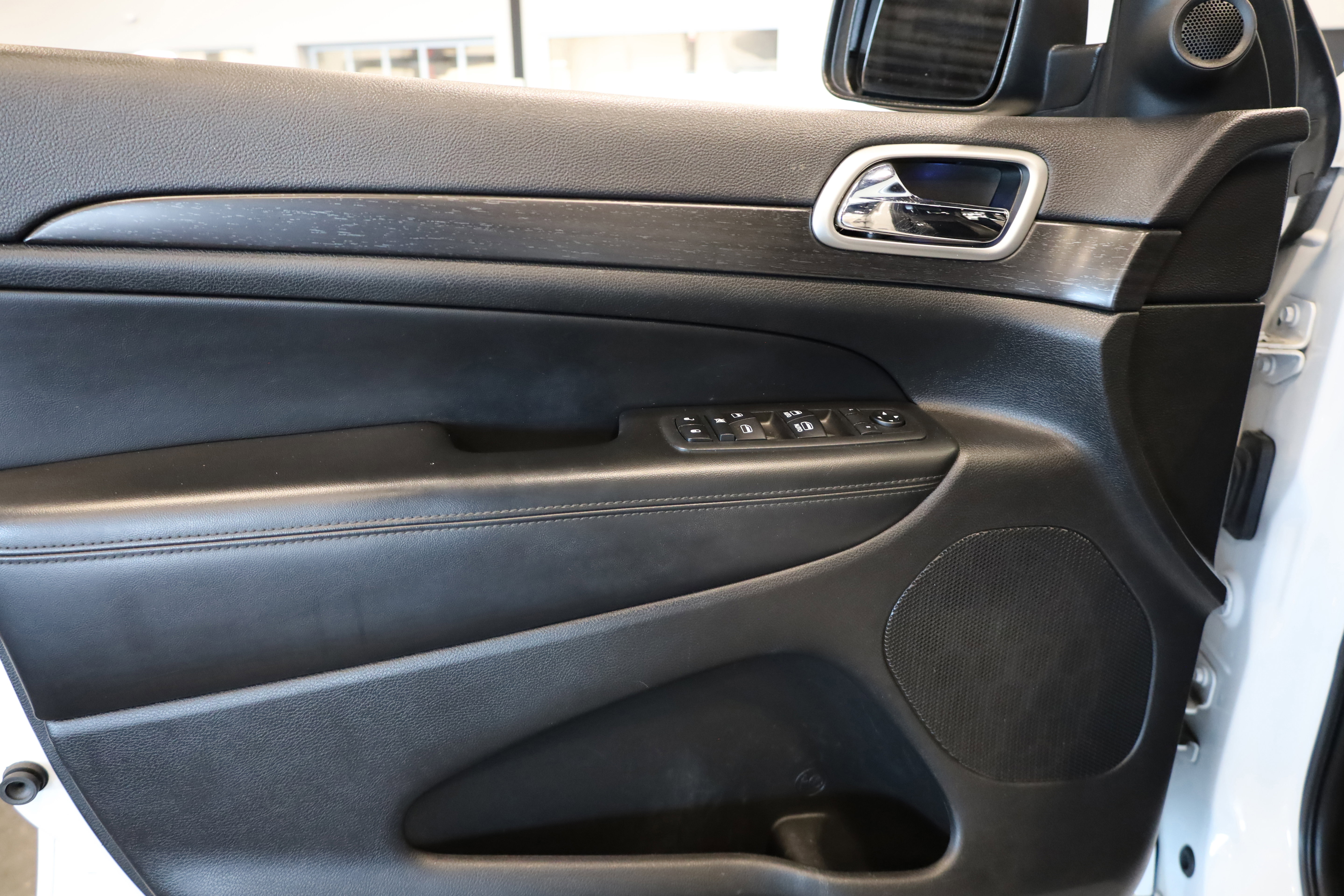 Used 2018 Jeep Grand Cherokee Altitude image 14