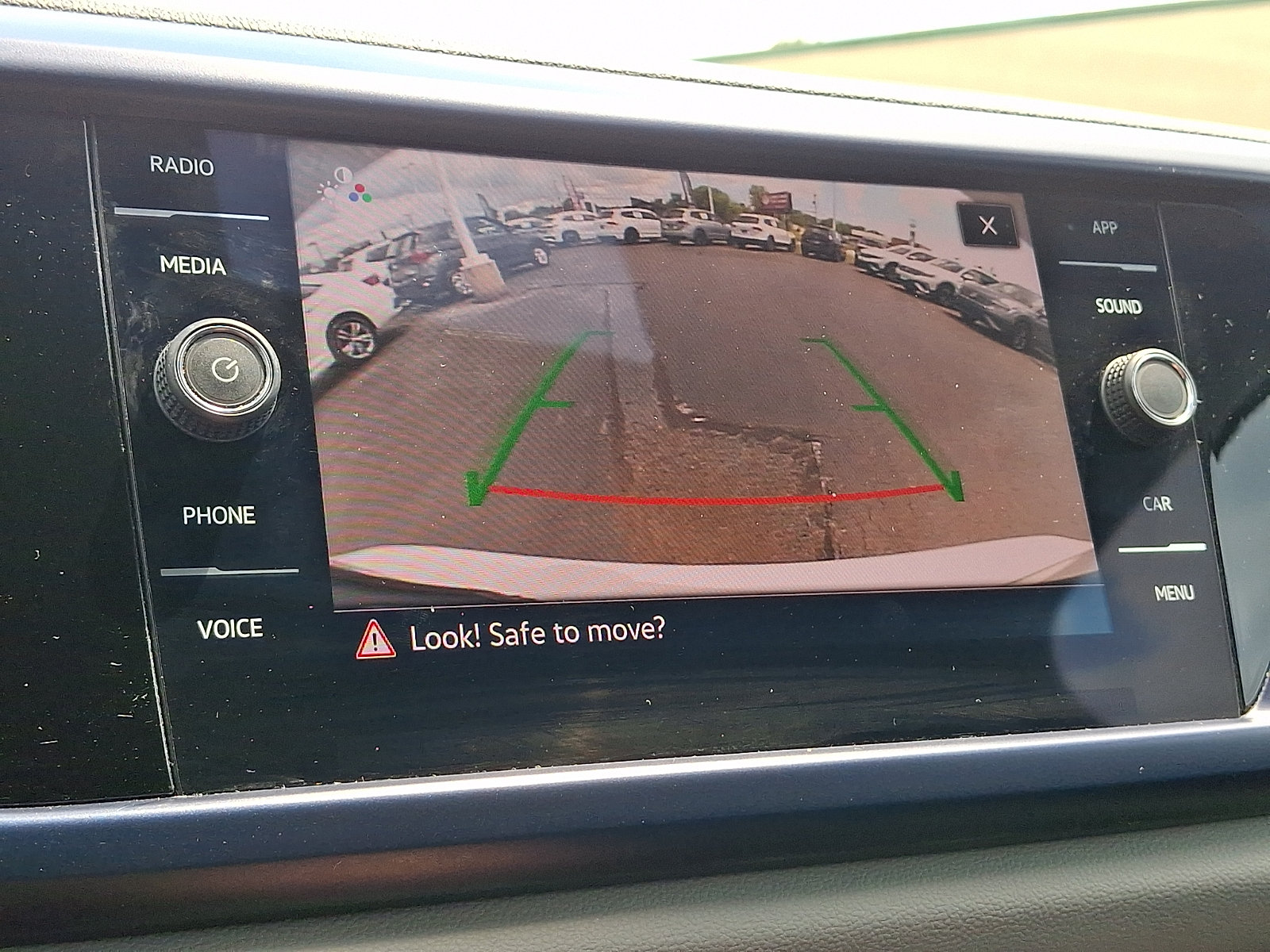 Certified 2023 Volkswagen Taos SE FWD image 17