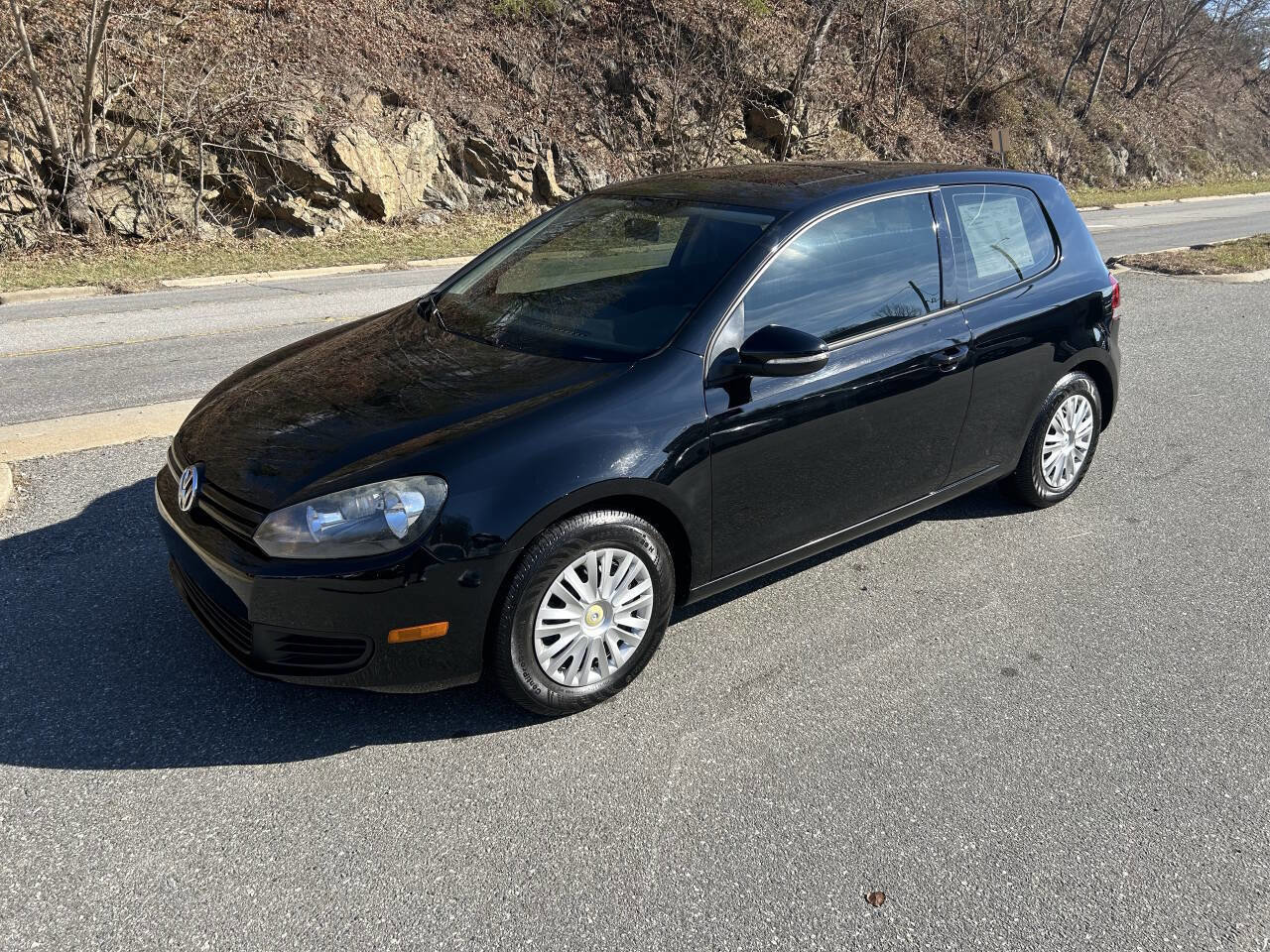 Used 2010 Volkswagen Golf 2-Door image 3