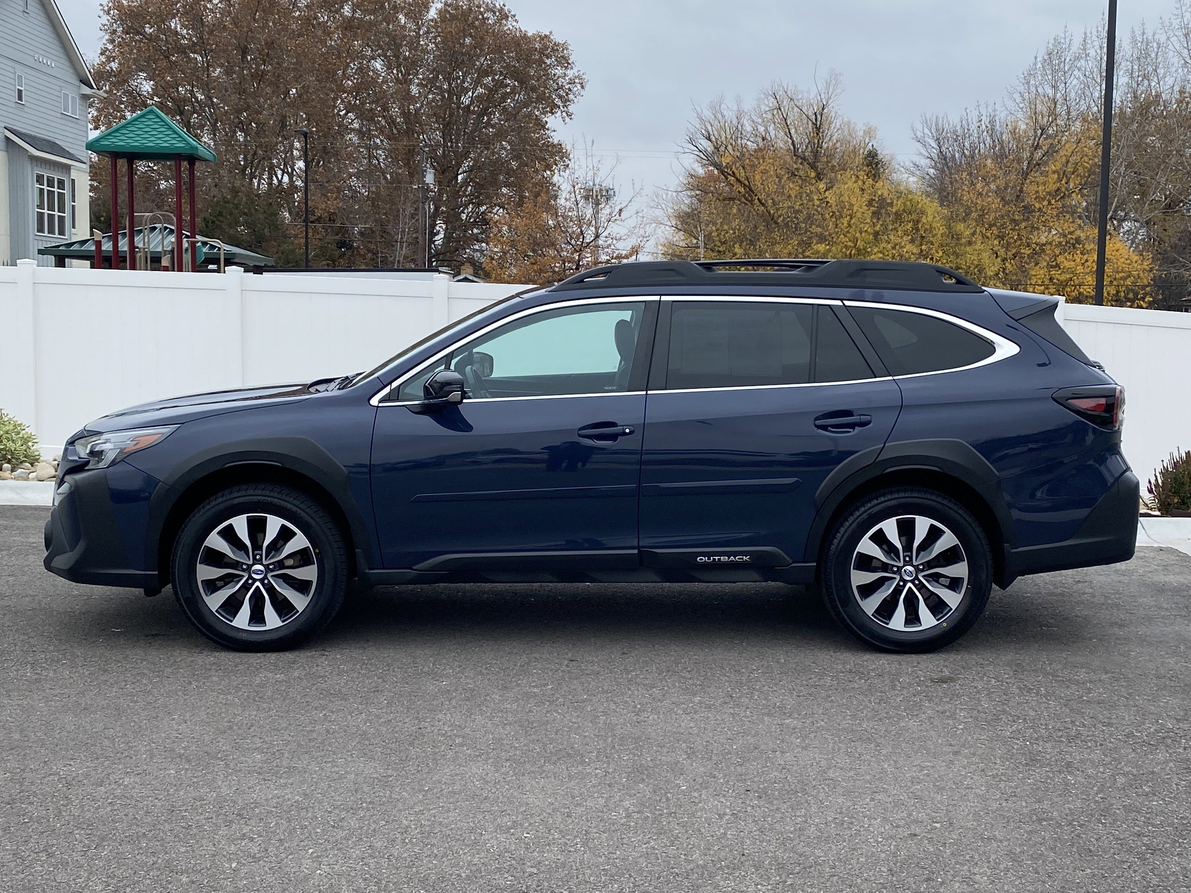 Used 2023 Subaru Outback Limited XT image 3