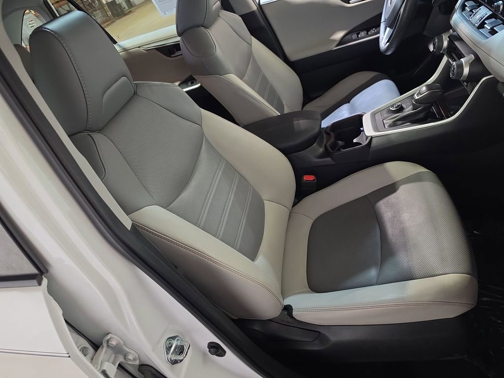 Used 2021 Toyota RAV4 Limited image 26