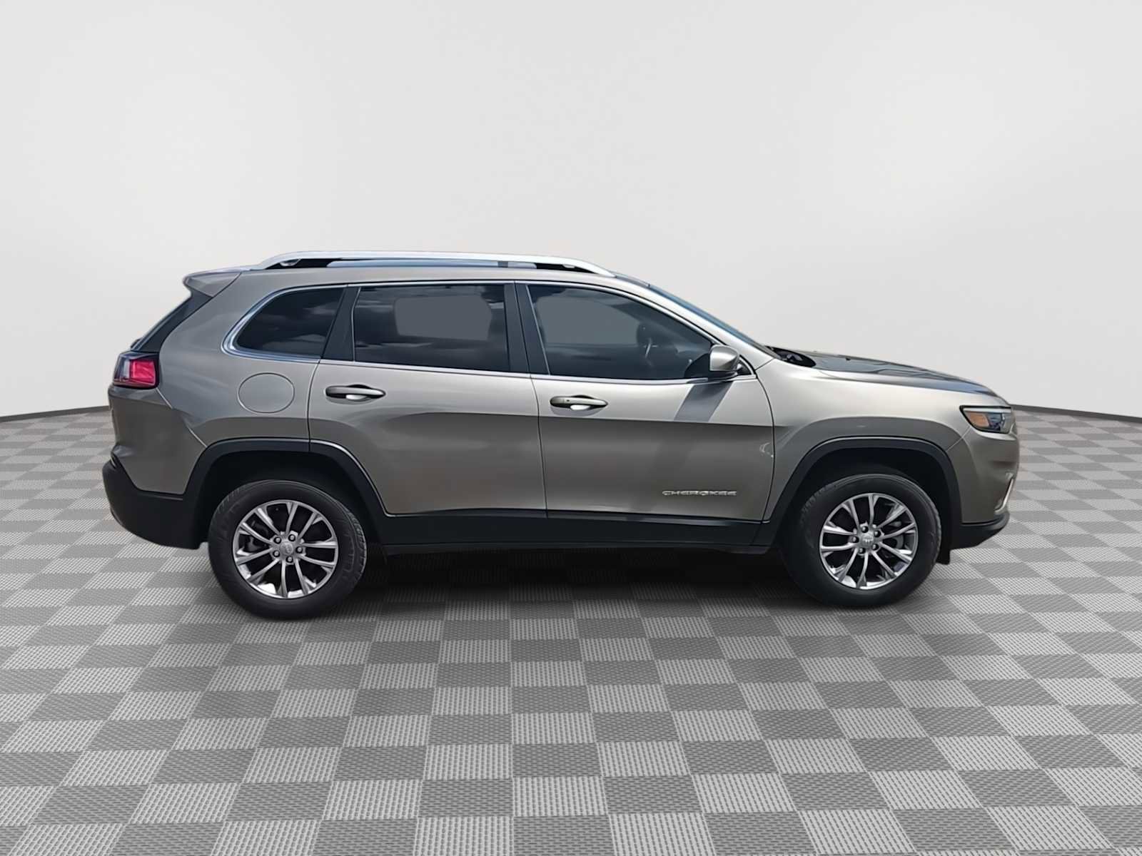 Used 2021 Jeep Cherokee Latitude Plus w/ Mopar Interior Package AWD/4WD image 9