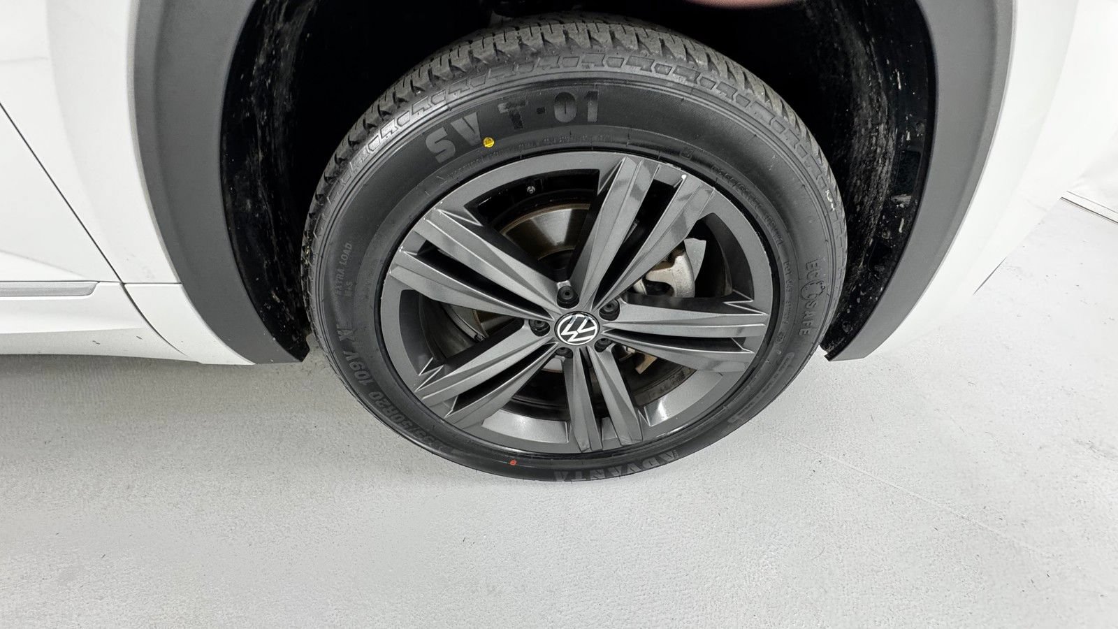 Used 2022 Volkswagen Atlas Cross Sport SEL R-Line AWD/4WD image 9