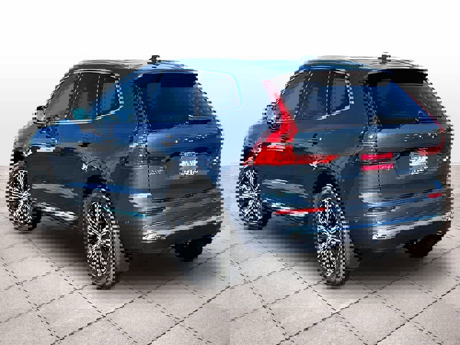 Used 2023 Volvo XC60 T8 Plus w/ Climate Package image 15