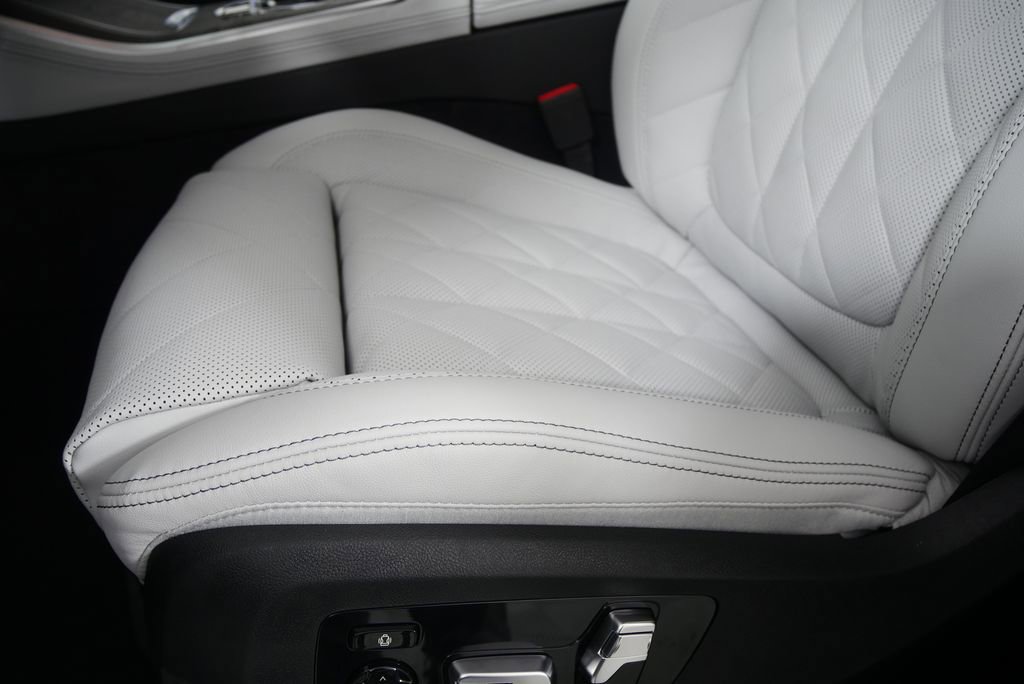 Used 2026 BMW X5 xDrive40i w/ Climate Comfort Package image 9