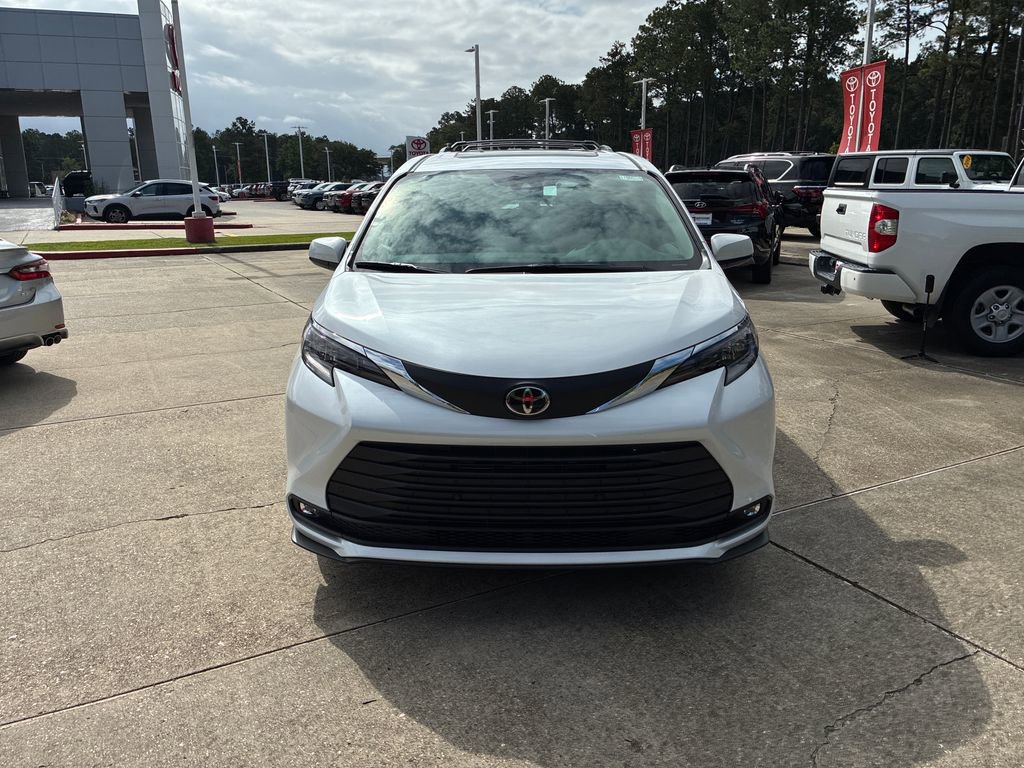 New 2026 Toyota Sienna XLE FWD image 10