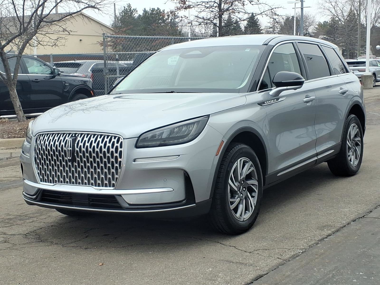 Certified 2023 Lincoln Corsair Standard w/ Equipment Group 101A image 3