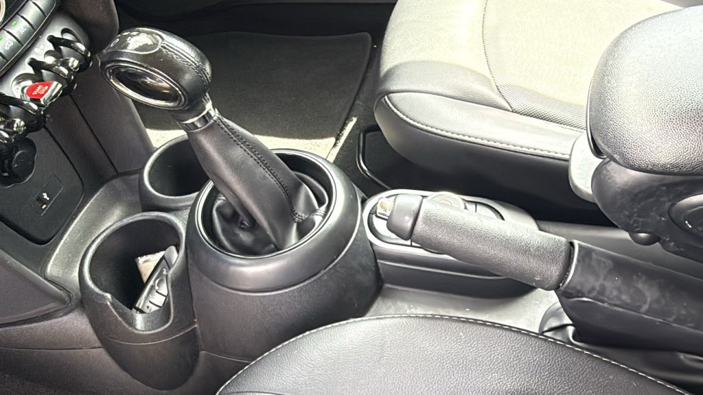 Used 2019 MINI Cooper 2-Door Hardtop w/ Signature Upholstery Package FWD image 33