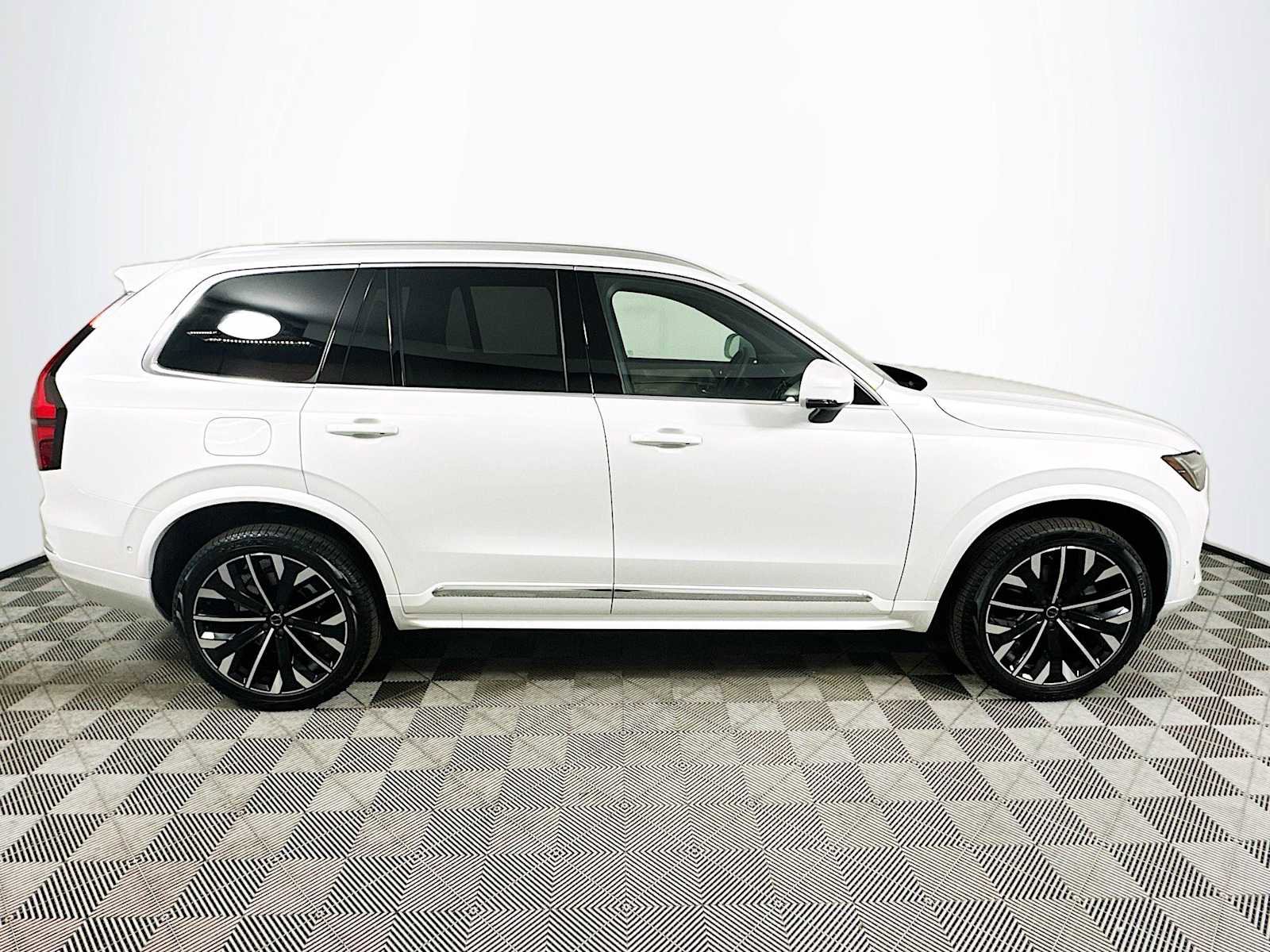 New 2026 Volvo XC90 B6 Plus w/ Protection Package Premier image 8
