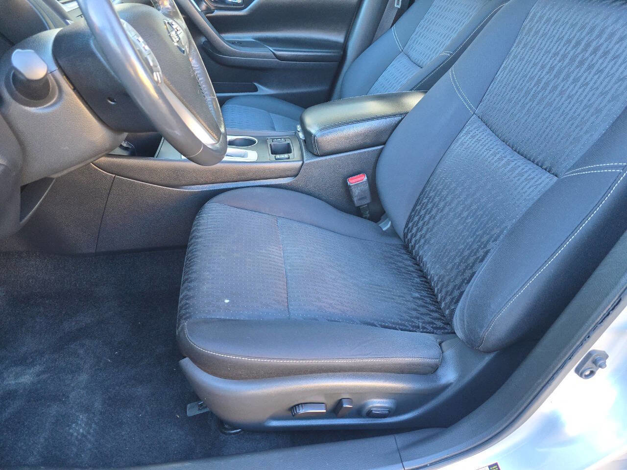 Used 2017 Nissan Altima 2.5 SV w/ Convenience Package image 20