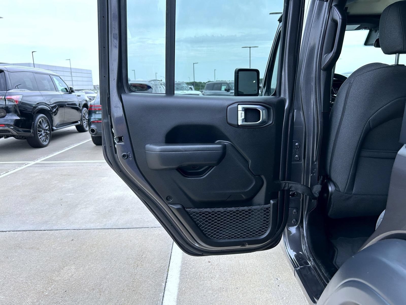 Used 2025 Jeep Wrangler Unlimited Sport AWD/4WD image 20