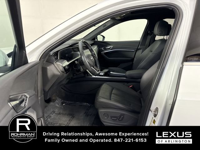Used 2024 Audi Q8 e-tron Premium Plus image 4