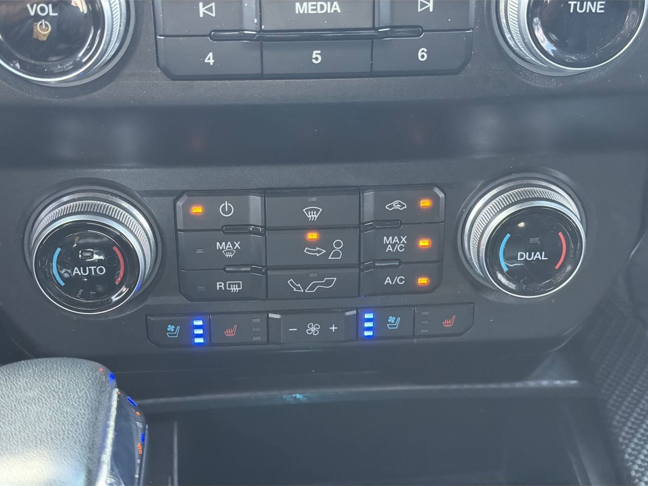 Used 2020 Ford F150 Lariat w/ Equipment Group 502A Luxury AWD/4WD image 21