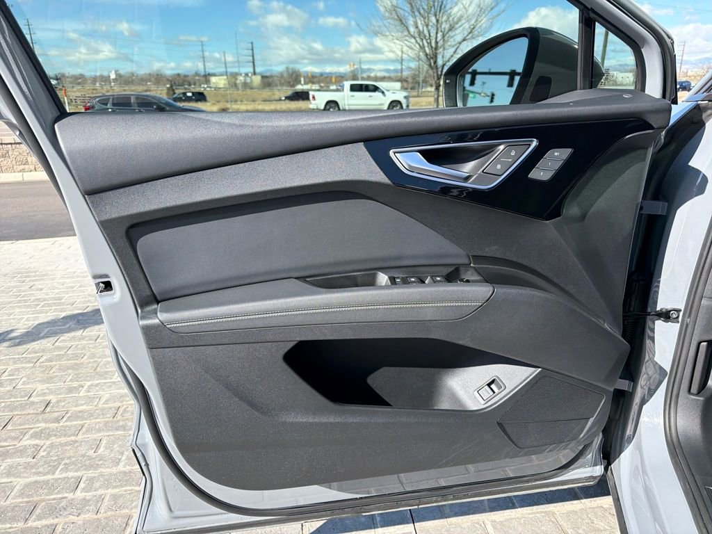 Used 2024 Audi Q4 e-tron Prestige image 10