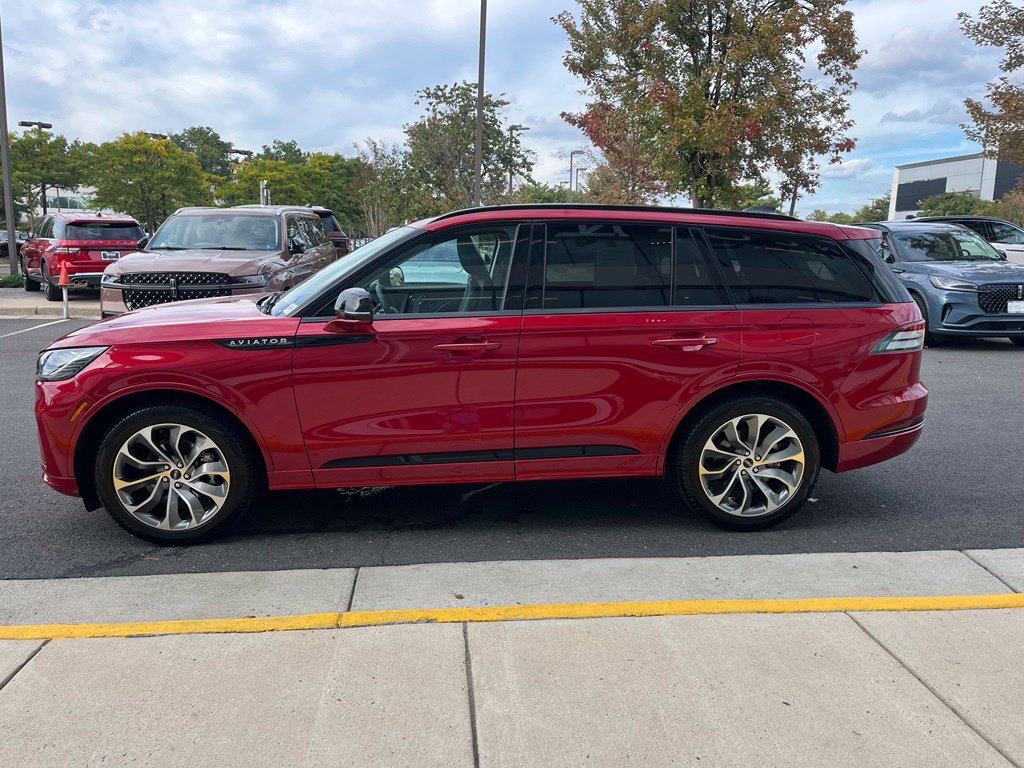 Used 2026 Lincoln Aviator AWD image 5