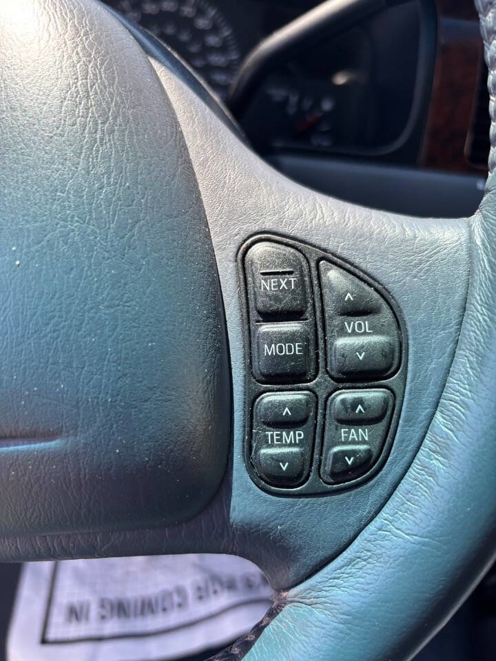 Used 2000 Lincoln Town Car Signature RWD image 18