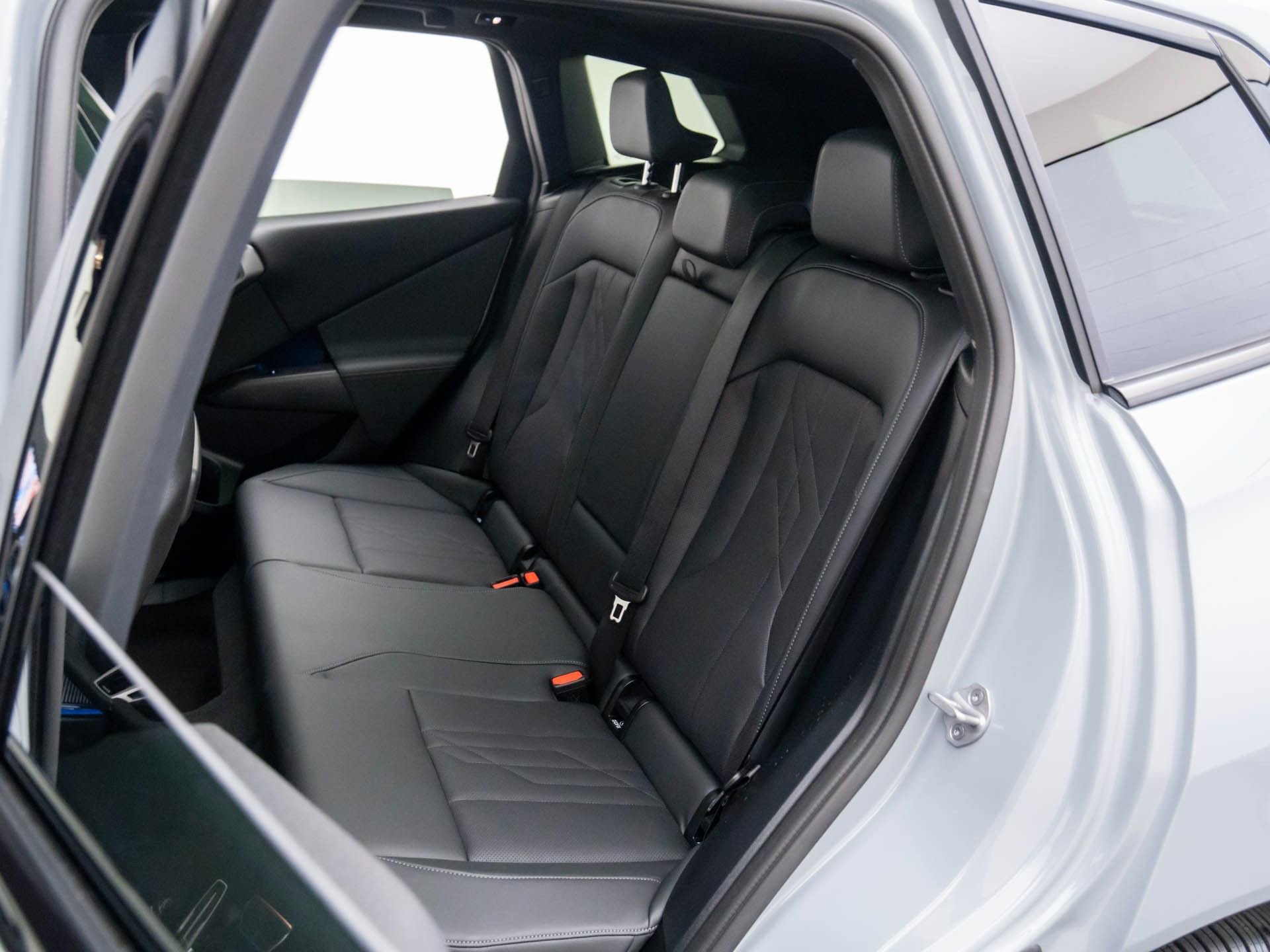 Certified 2025 BMW X3 xDrive30i w/ Premium Package image 18