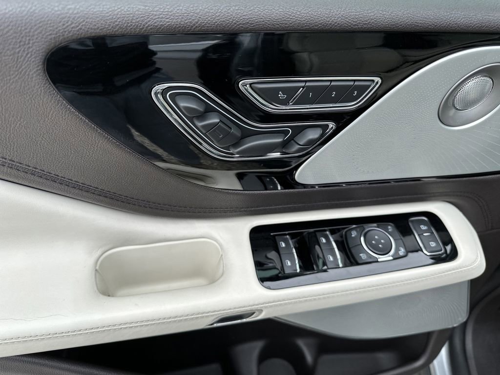 Used 2020 Lincoln Aviator Black Label Grand Touring w/ Class IV Trailer Tow Package image 11