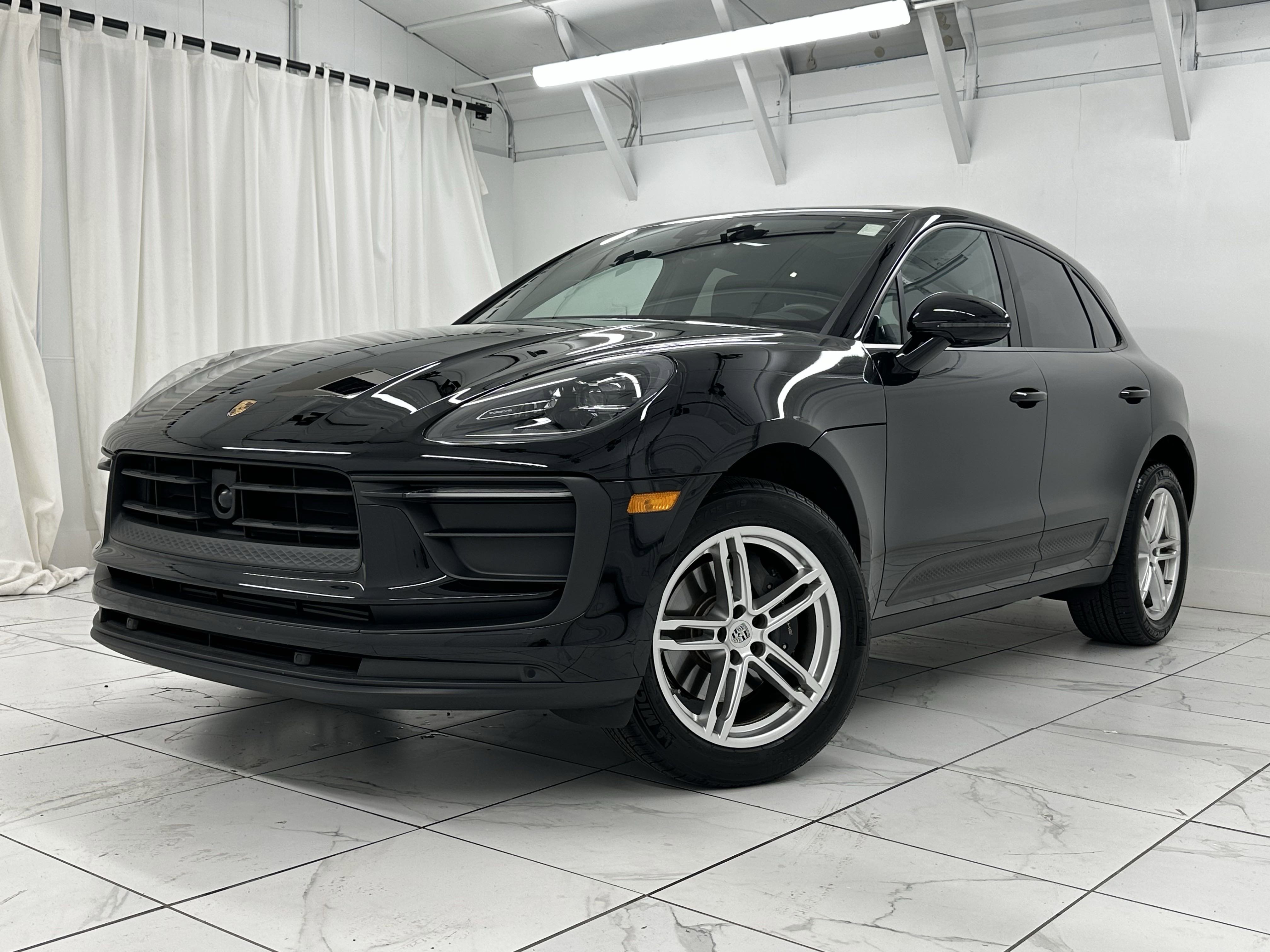 Certified 2025 Porsche Macan image 7