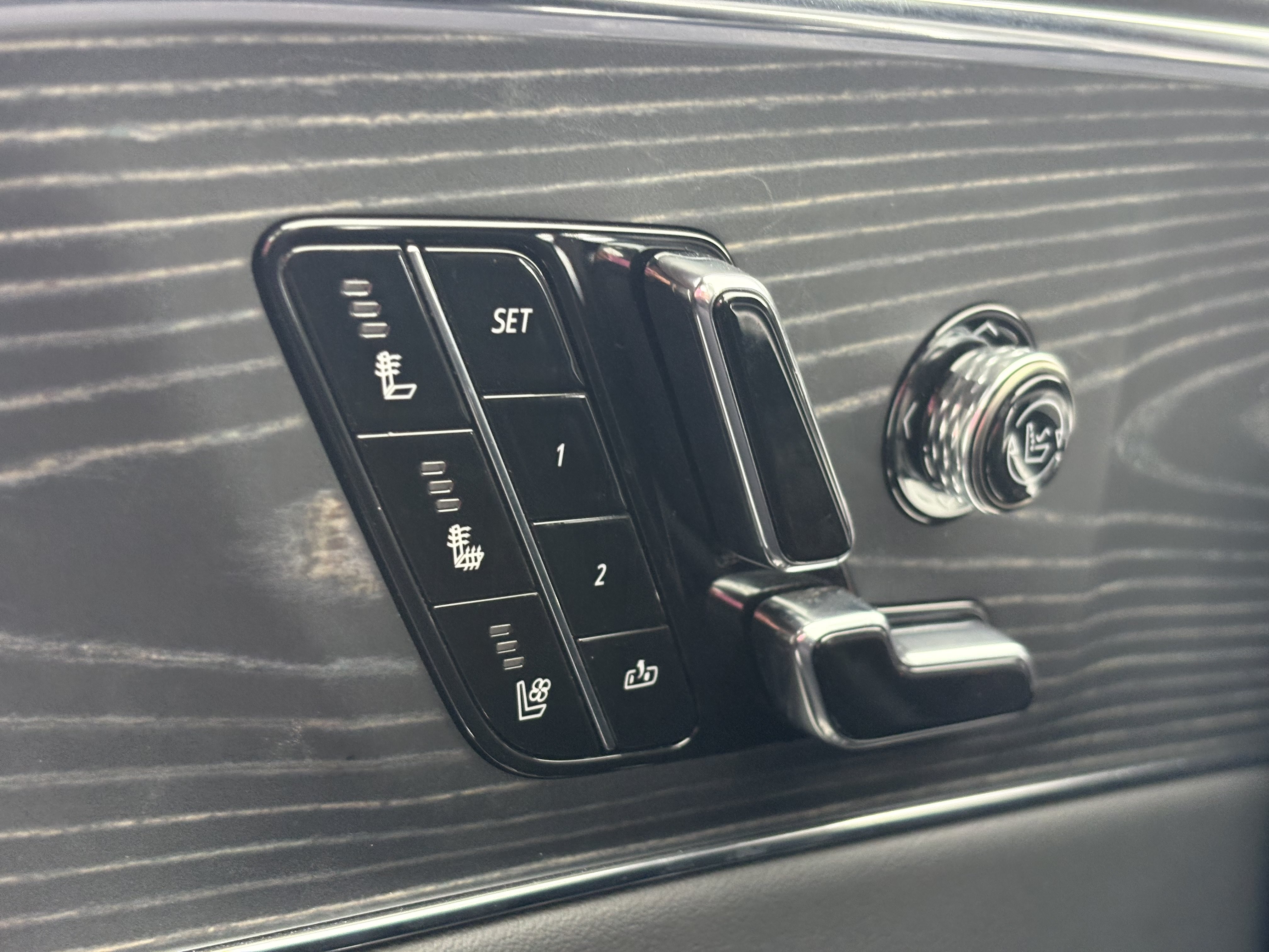 Used 2024 Cadillac Lyriq Luxury AWD/4WD image 23
