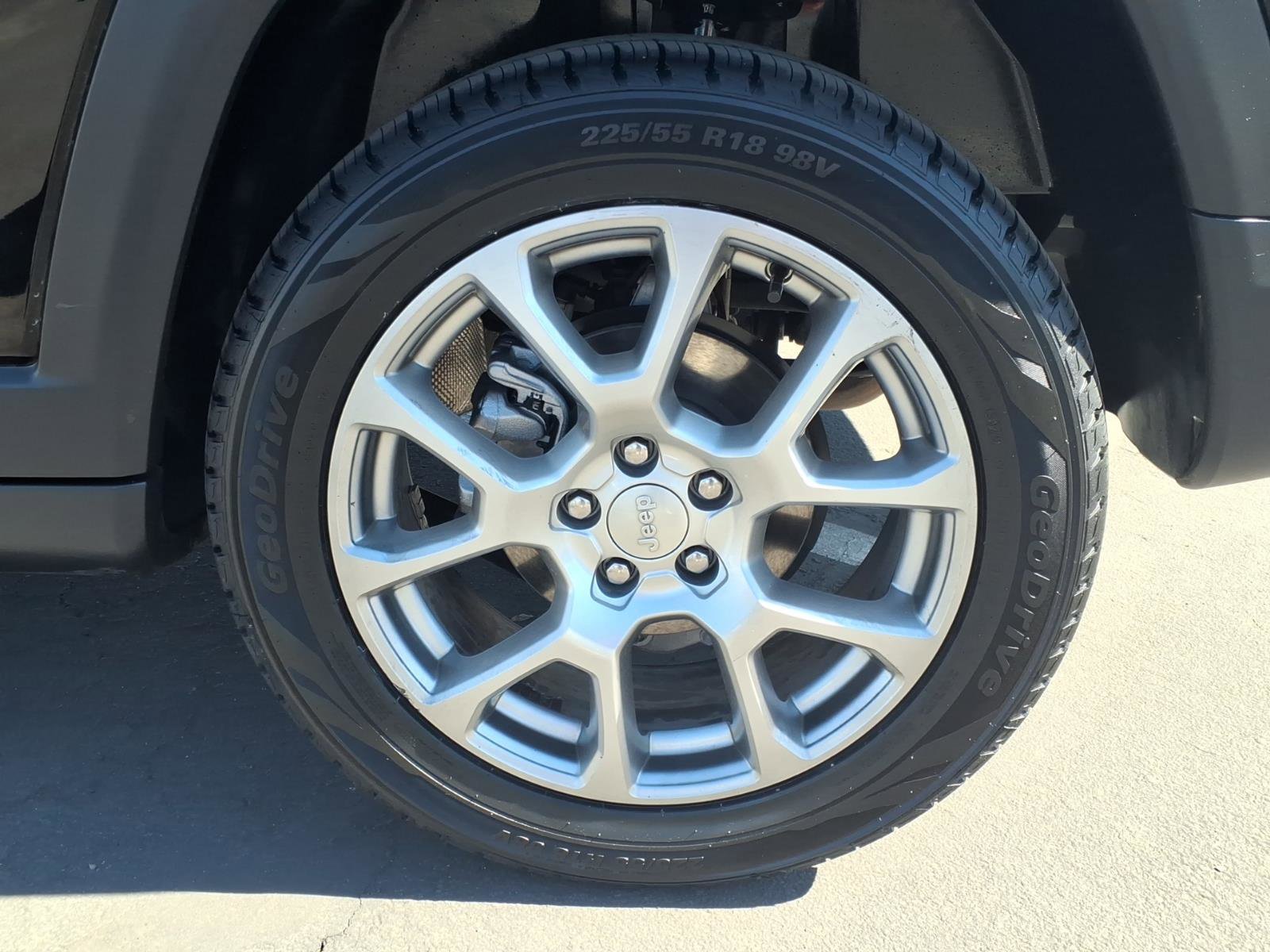 Used 2022 Jeep Compass Latitude image 9