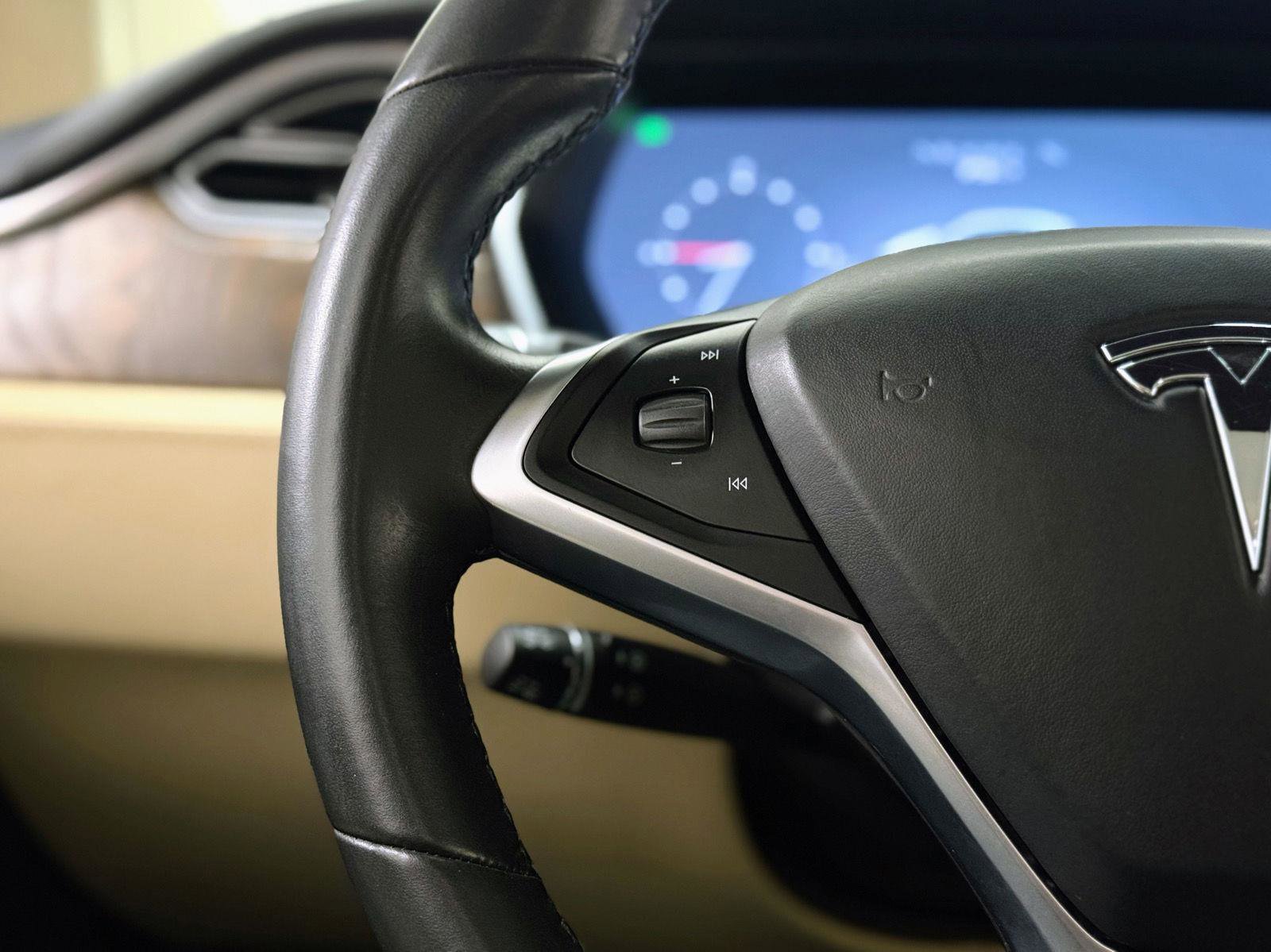 Used 2017 Tesla Model X 75D image 18