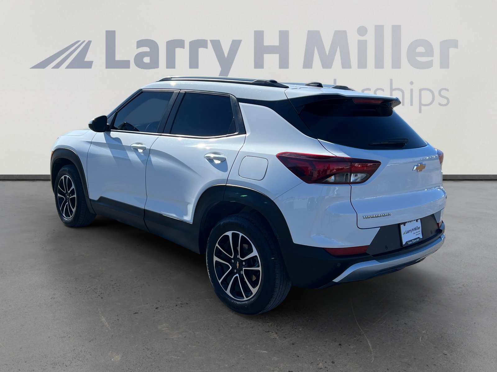 Used 2024 Chevrolet TrailBlazer LT w/ LT Cold Weather Package image 3