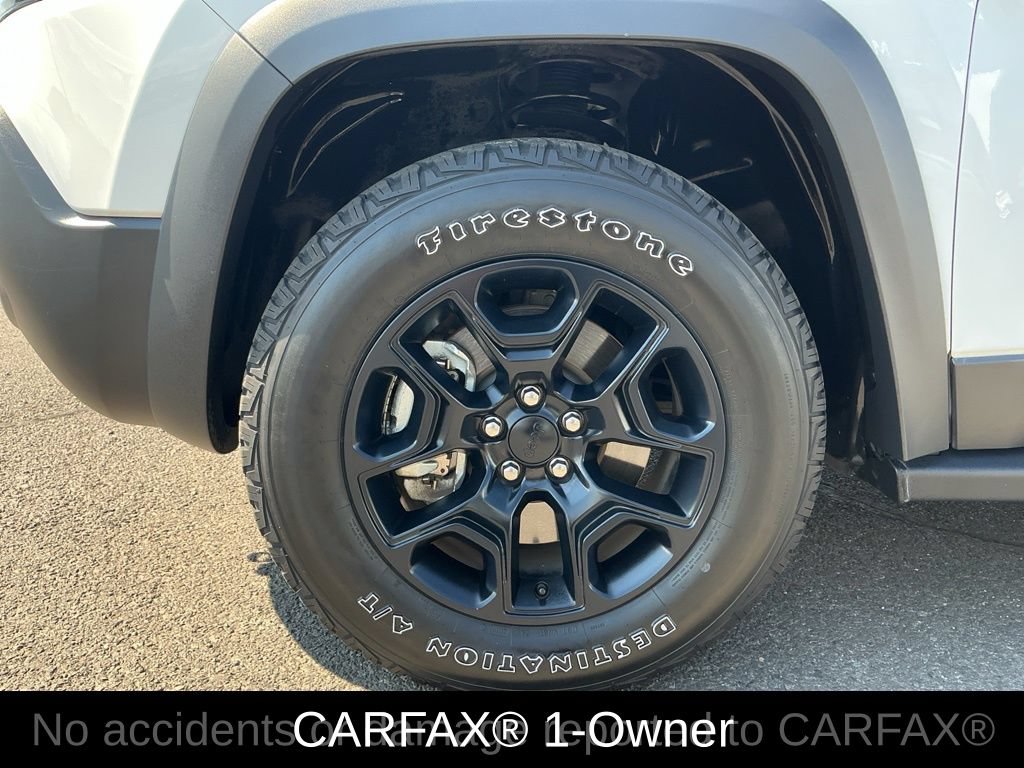 Used 2020 Jeep Cherokee Trailhawk AWD/4WD image 2