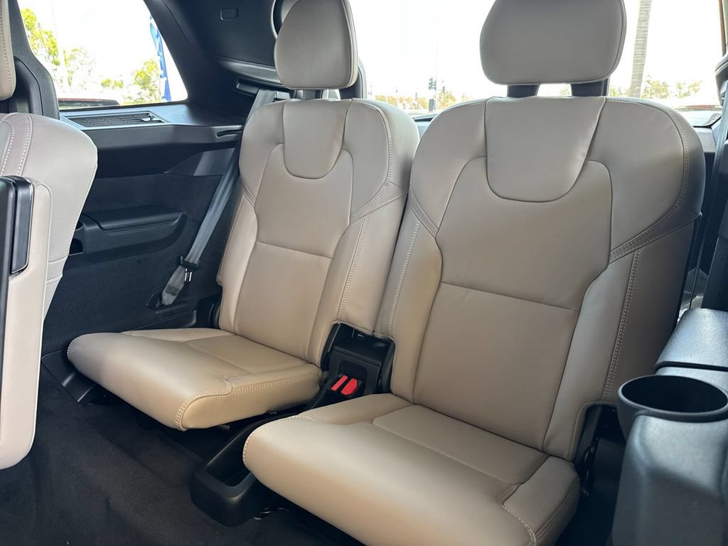 New 2026 Volvo XC90 T8 Ultra w/ Protection Package Premier AWD/4WD image 14